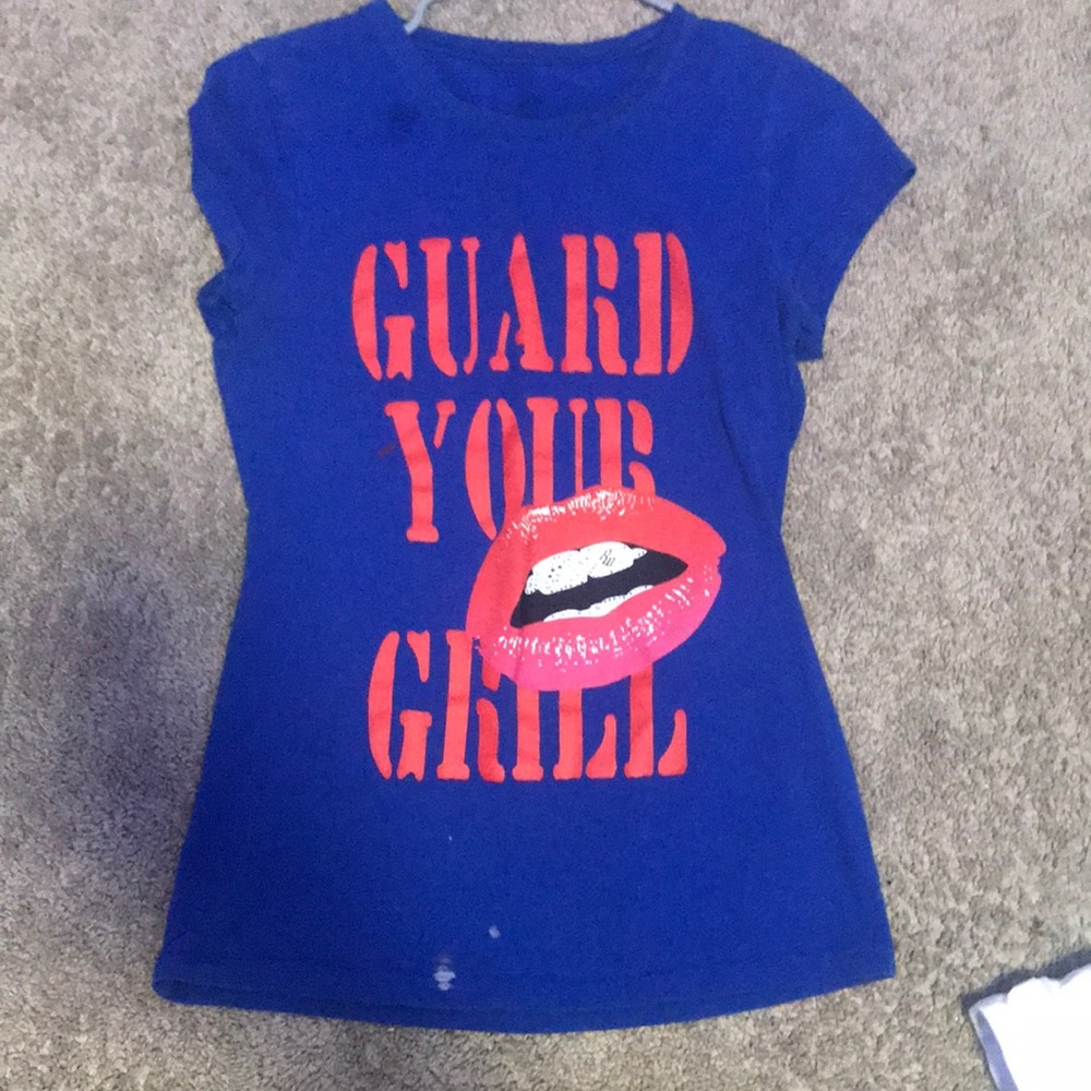 “Guard you grill” lips shirts